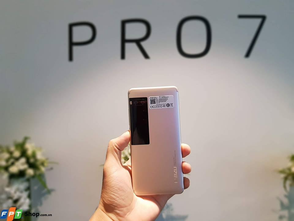 trên tay Meizu Pro 7 FPT Shop