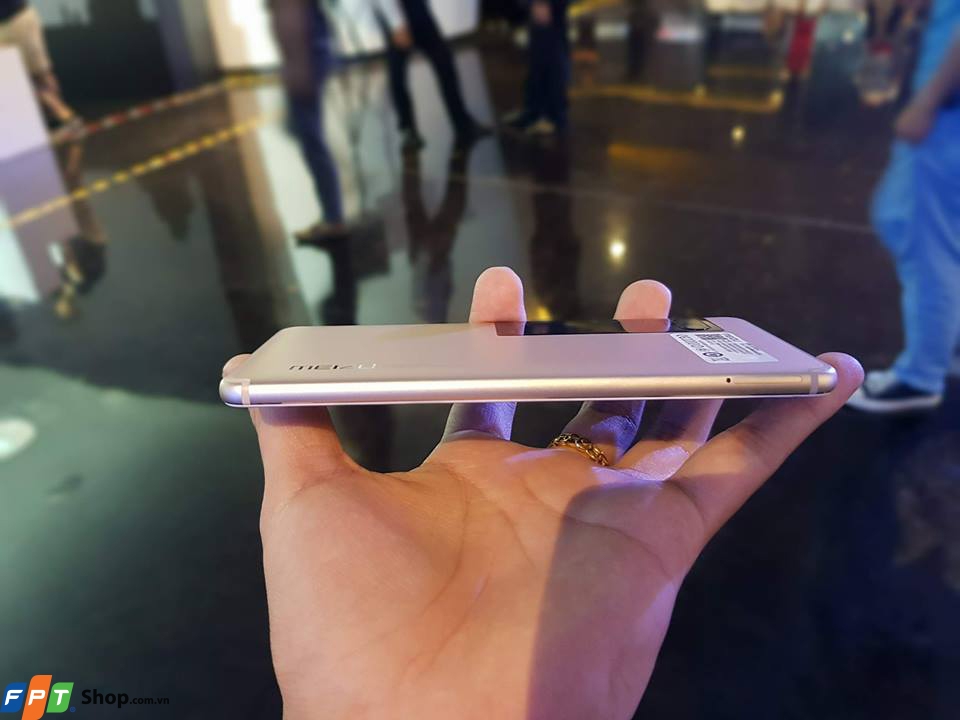 trên tay Meizu Pro 7 FPT Shop