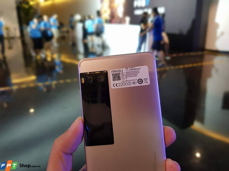 trên tay Meizu Pro 7 FPT Shop