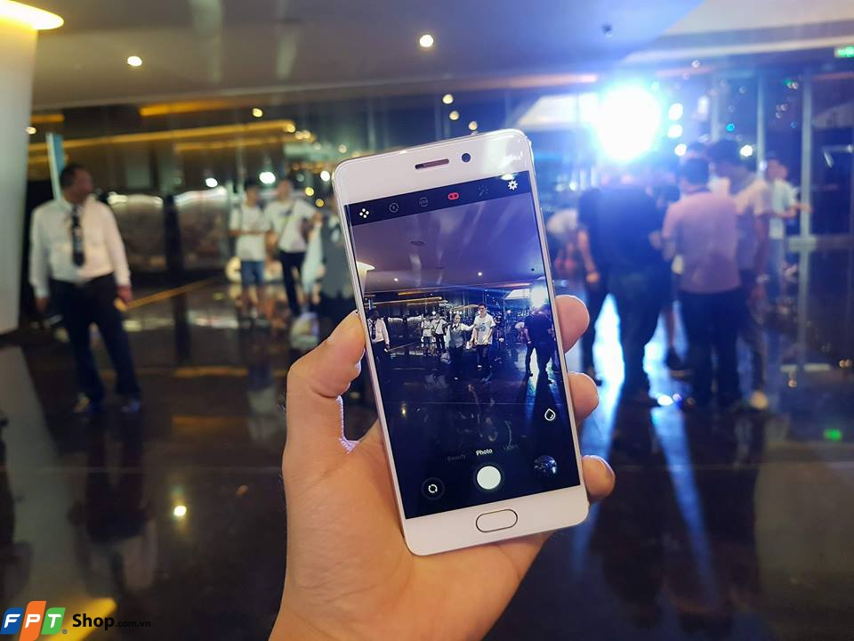 trên tay Meizu Pro 7 FPT Shop