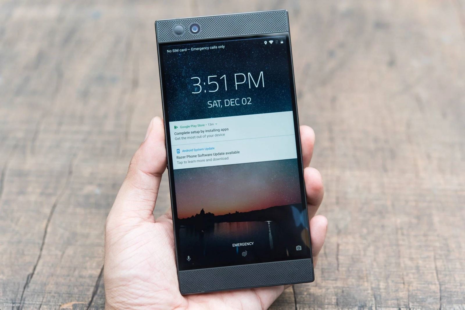 trên tay Razer Phone