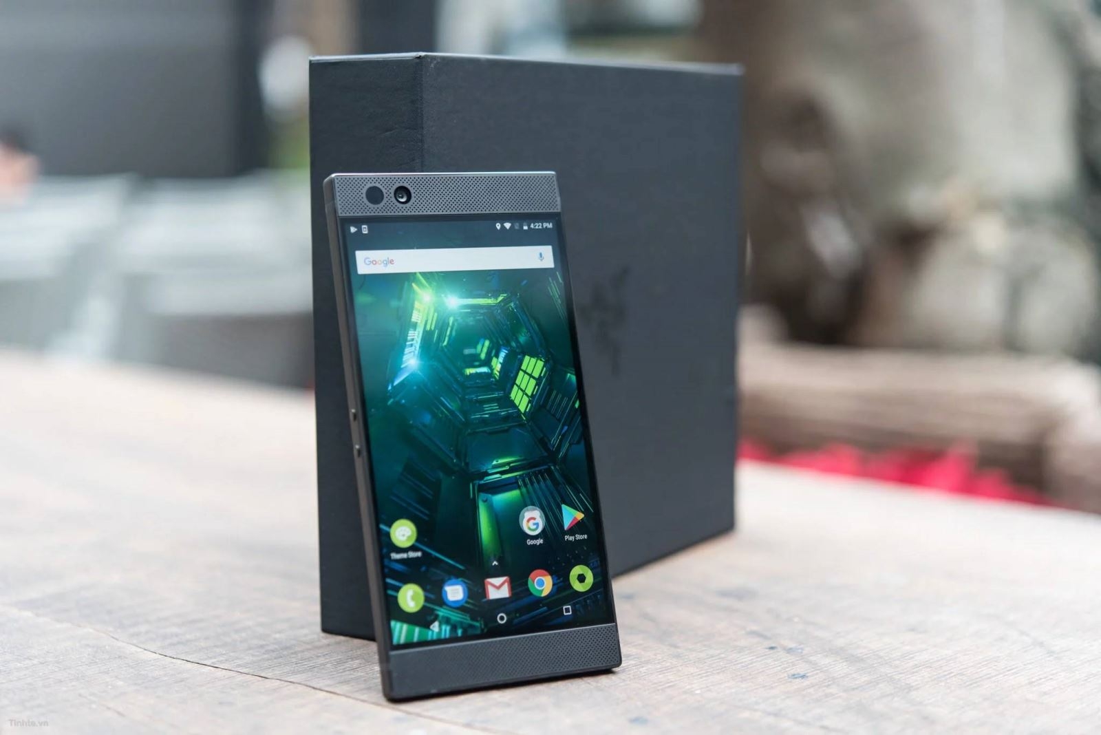 trên tay Razer Phone