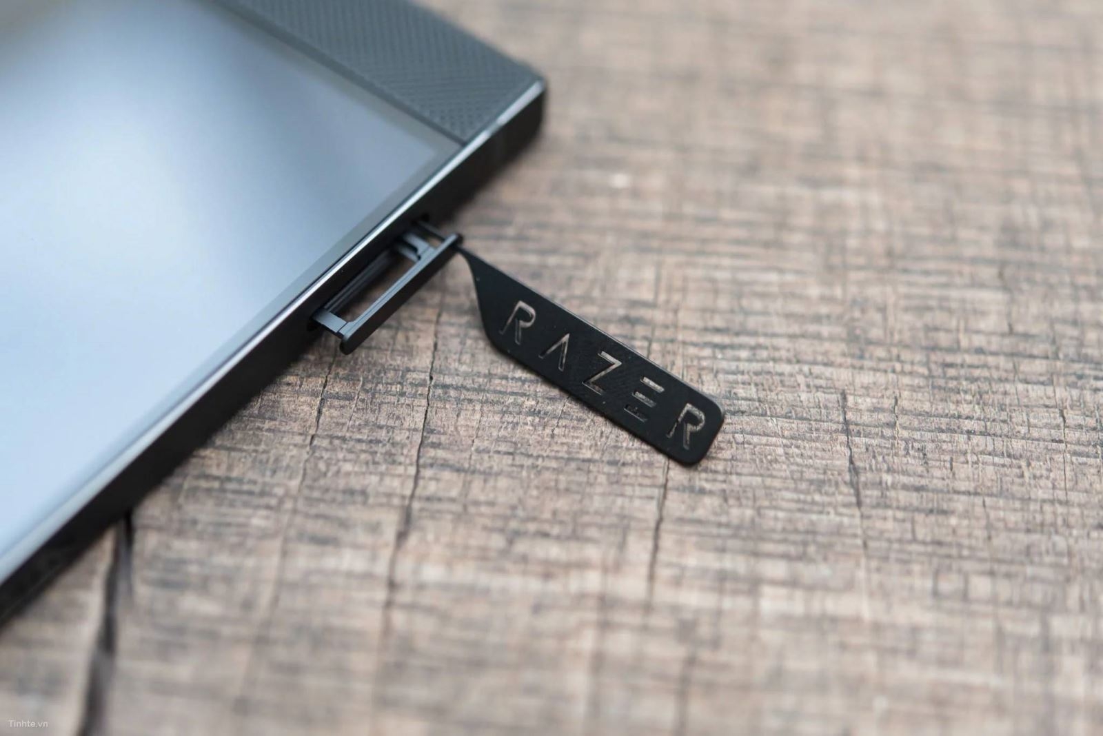 trên tay Razer Phone