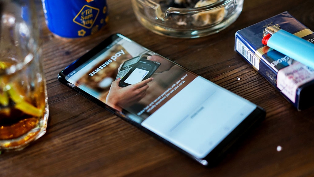 trên tay Samsung Galaxy Note8