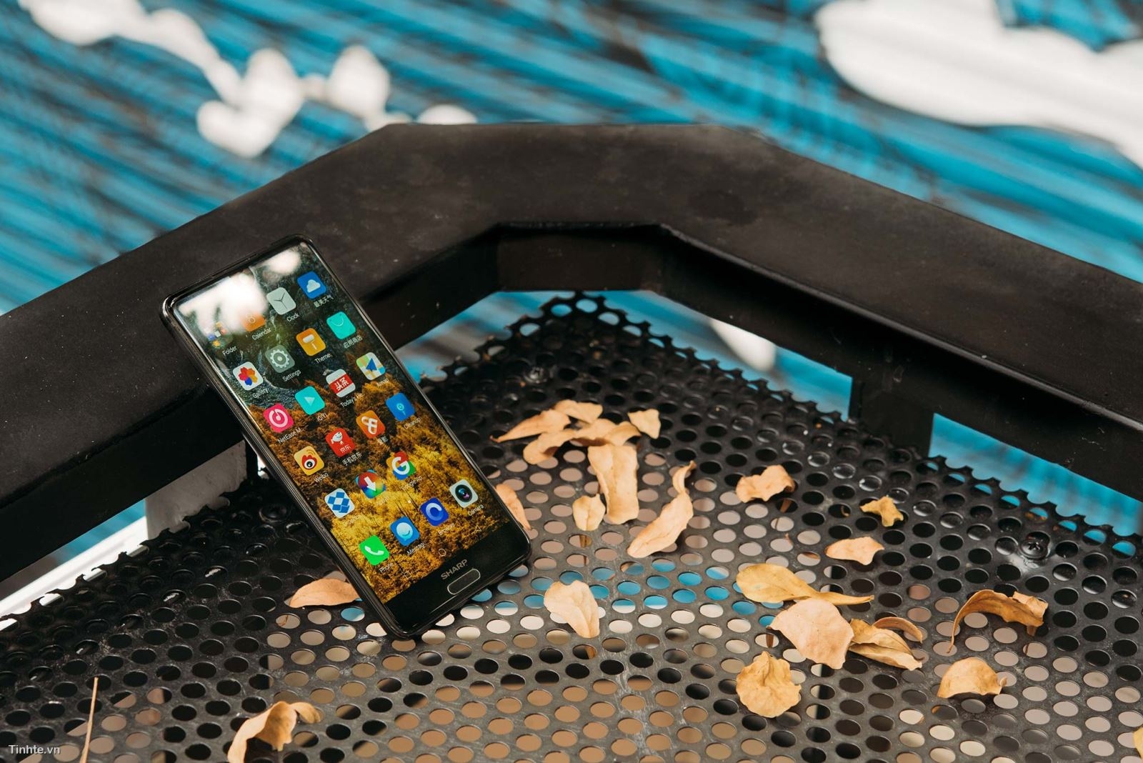 trên tay Sharp Aquos S2