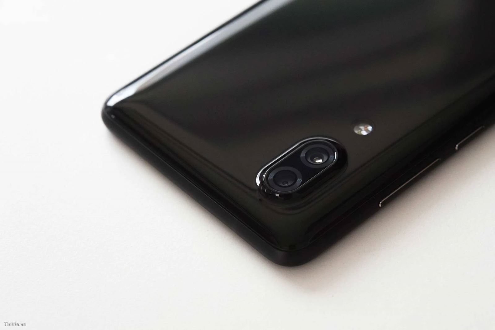 trên tay Sharp Aquos S2