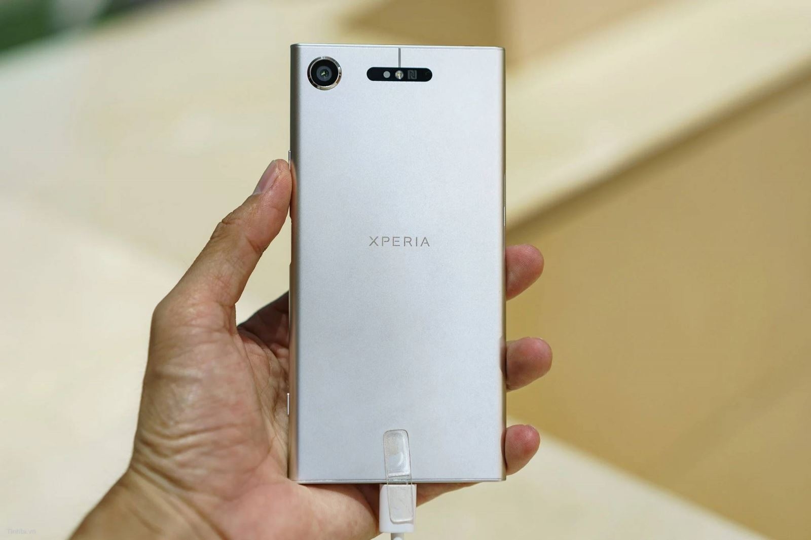 trên tay Sony Xperia XZ1
