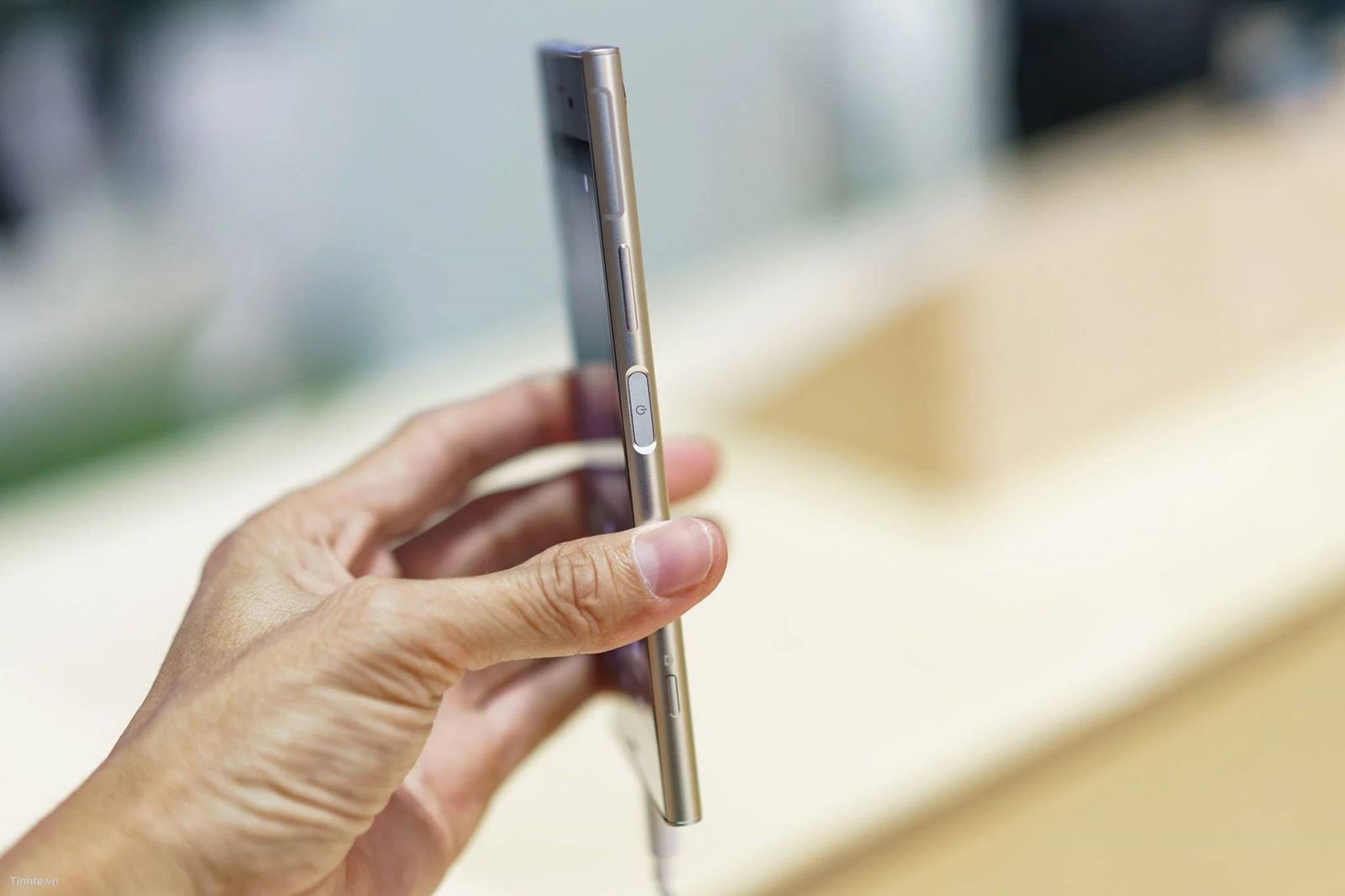 trên tay Sony Xperia XZ1