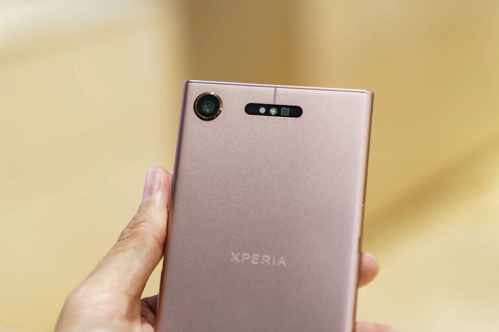 trên tay Sony Xperia XZ1