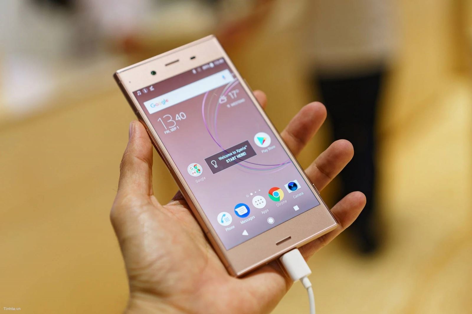 trên tay Sony Xperia XZ1