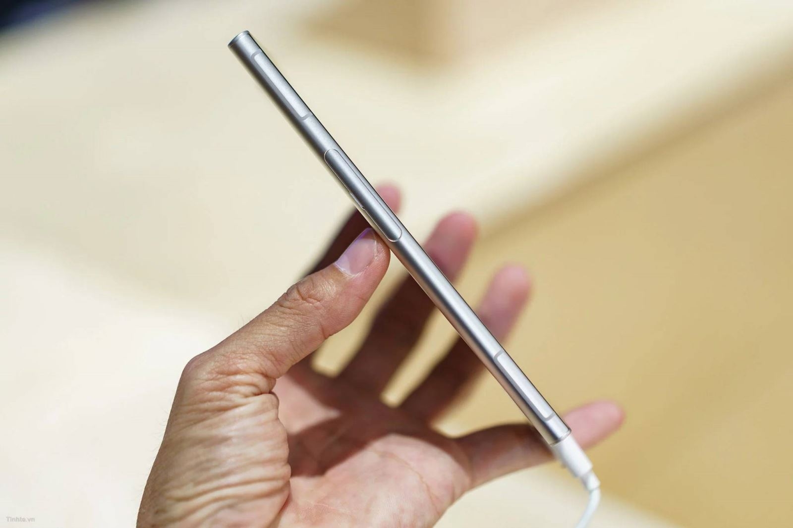 trên tay Sony Xperia XZ1