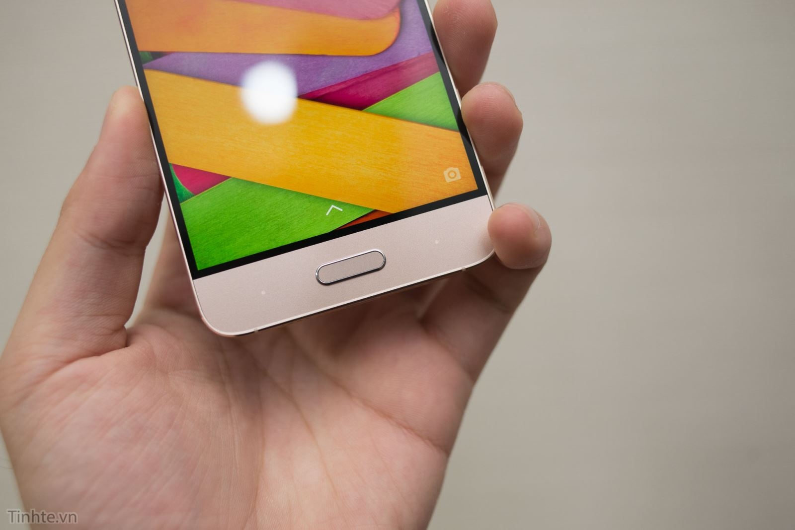 Trên tay Xiaomi Mi 5 vàng