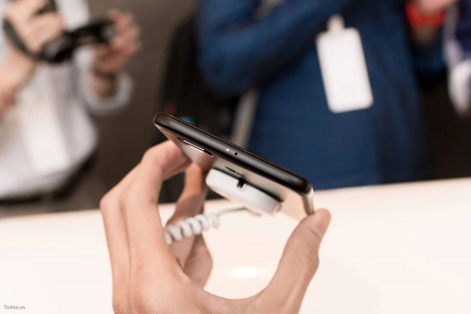 trên tay Xiaomi Mi A1