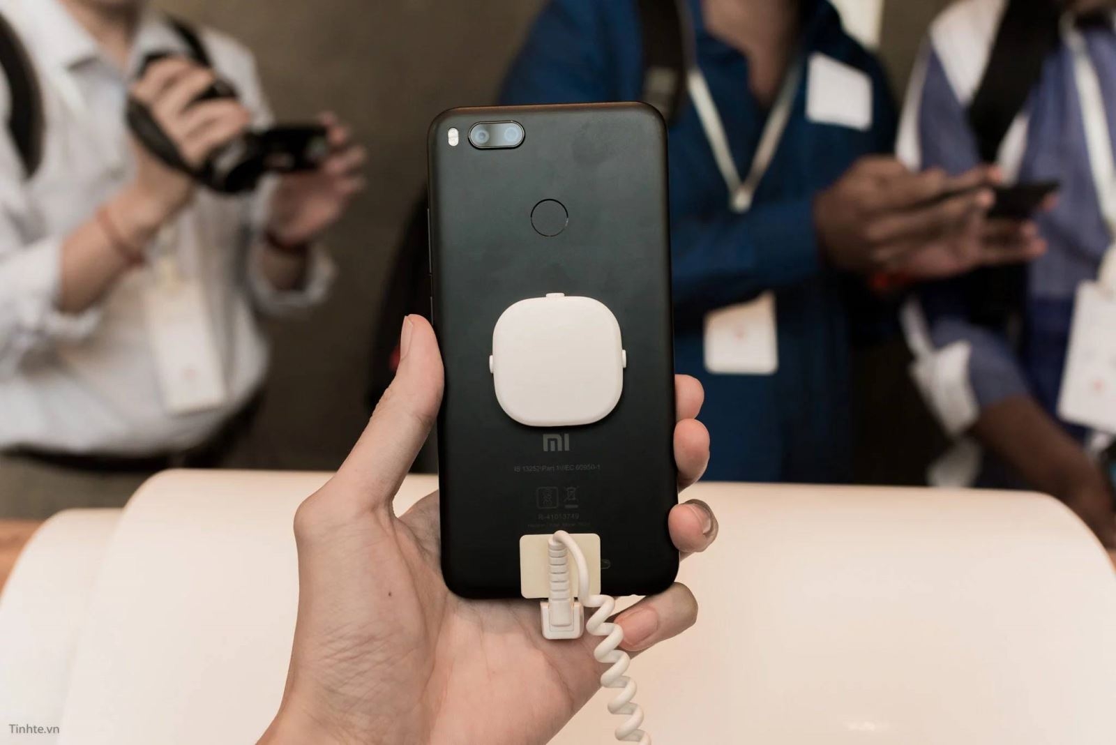 trên tay Xiaomi Mi A1