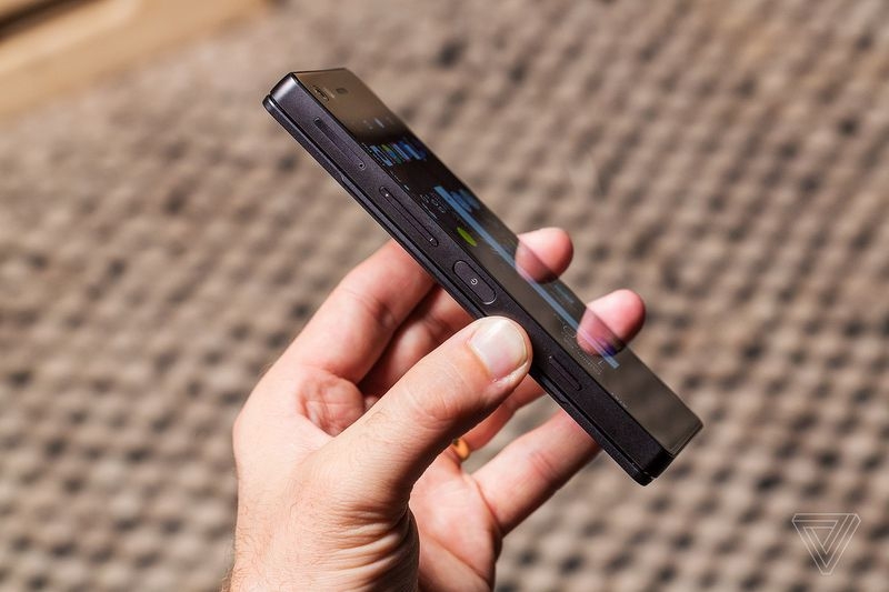 trên tay ZTE Axon M