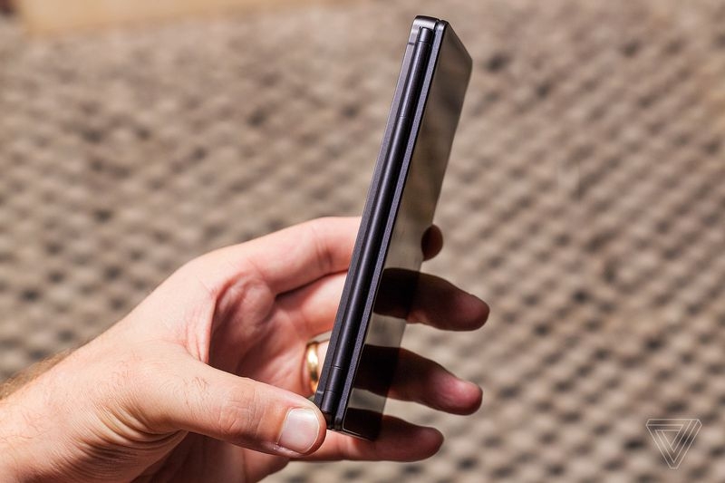 trên tay ZTE Axon M