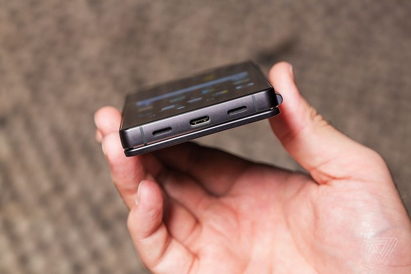 trên tay ZTE Axon M