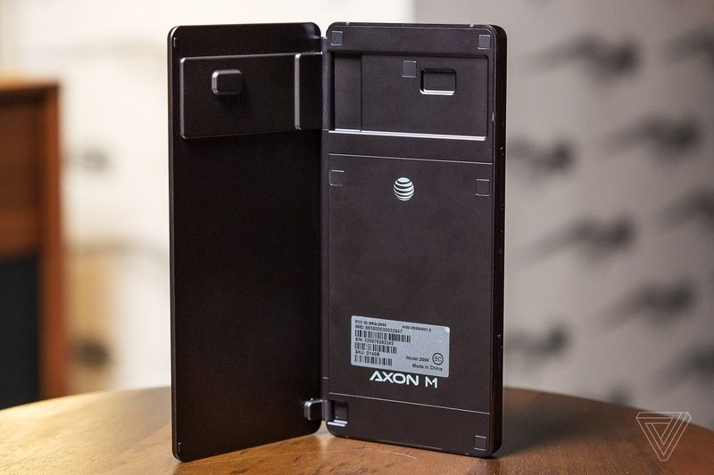 trên tay ZTE Axon M