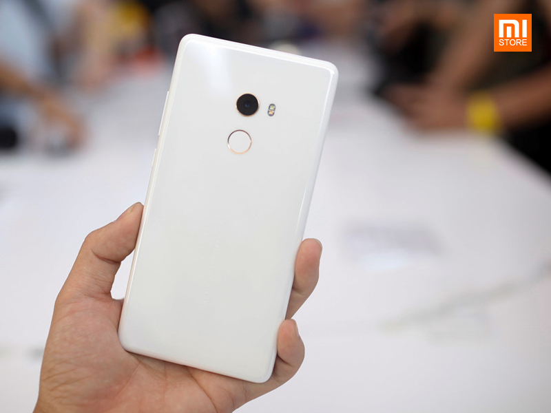 trên tay Xiaomi Mi Mix 2
