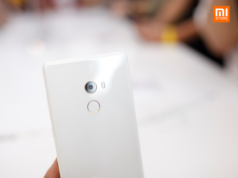trên tay Xiaomi Mi Mix 2