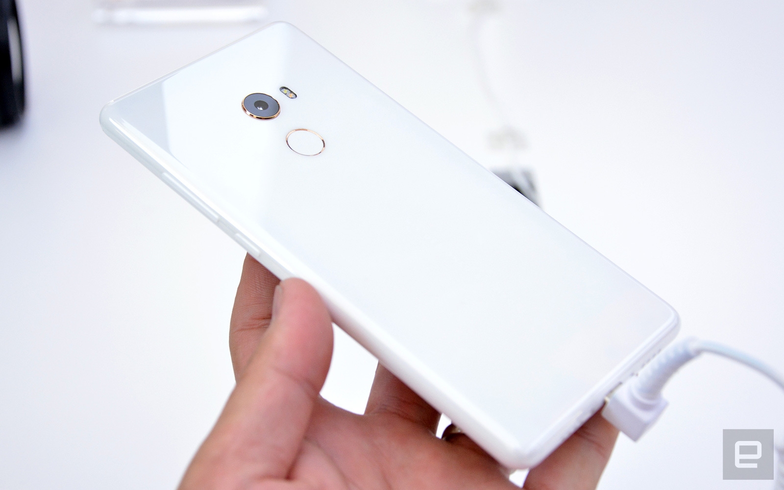 trên tay Xiaomi Mi Mix 2