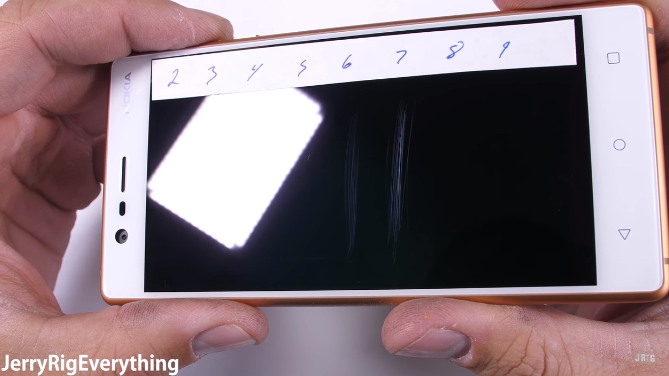 Thử nghiệm độ bền Nokia 3, giá rẻ nhưng vẫn chắc chắn