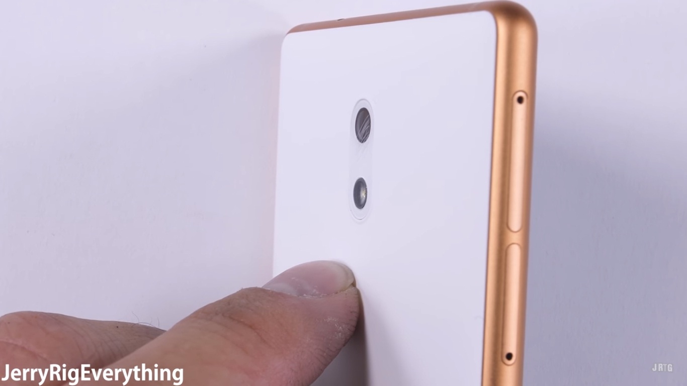Thử nghiệm độ bền Nokia 3, giá rẻ nhưng vẫn chắc chắn
