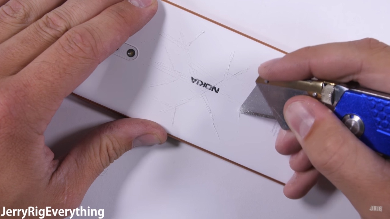 Thử nghiệm độ bền Nokia 3, giá rẻ nhưng vẫn chắc chắn
