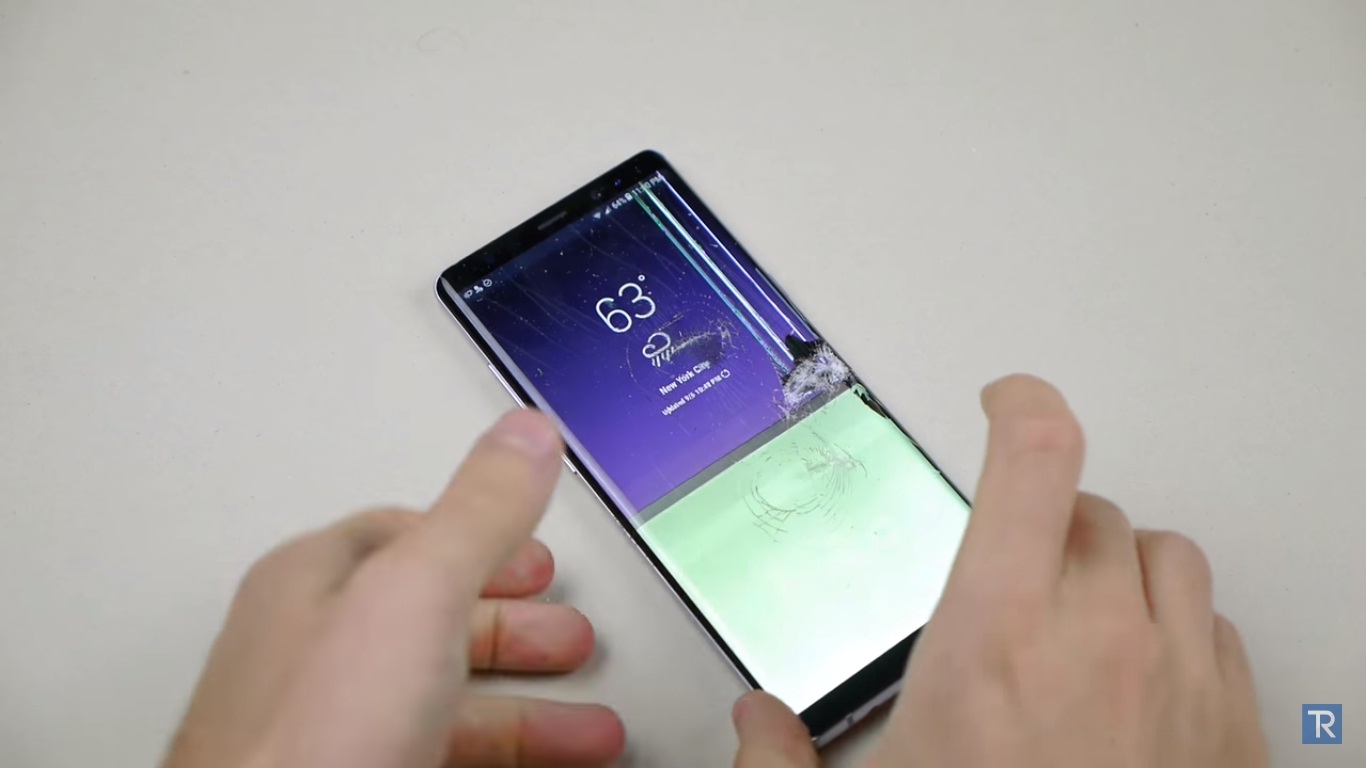 Tra tấn Galaxy Note 8 với búa và dao nhọn