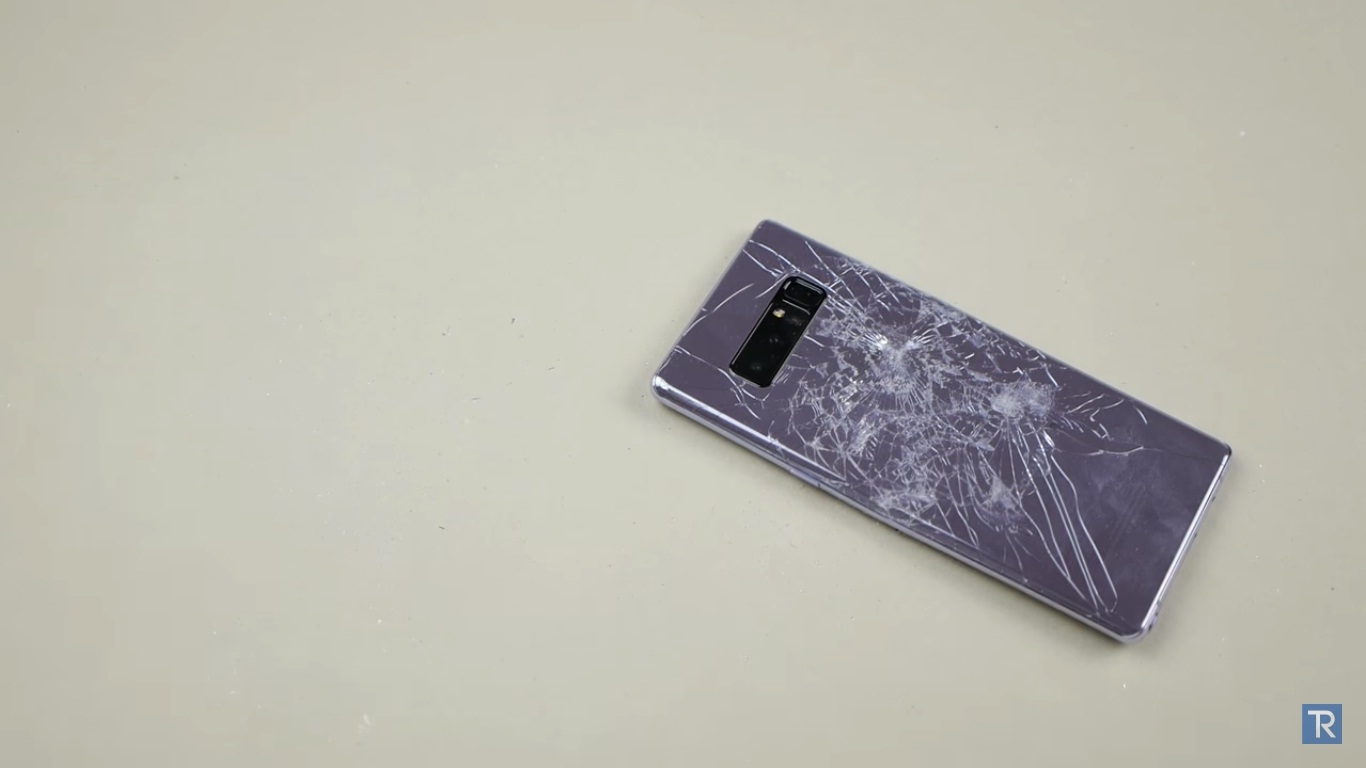Tra tấn Galaxy Note 8 với búa và dao nhọn