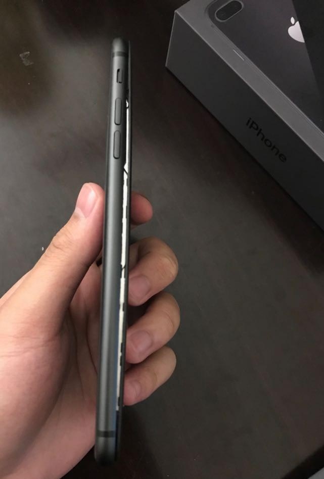 iPhone 8 Plus bị bung máy