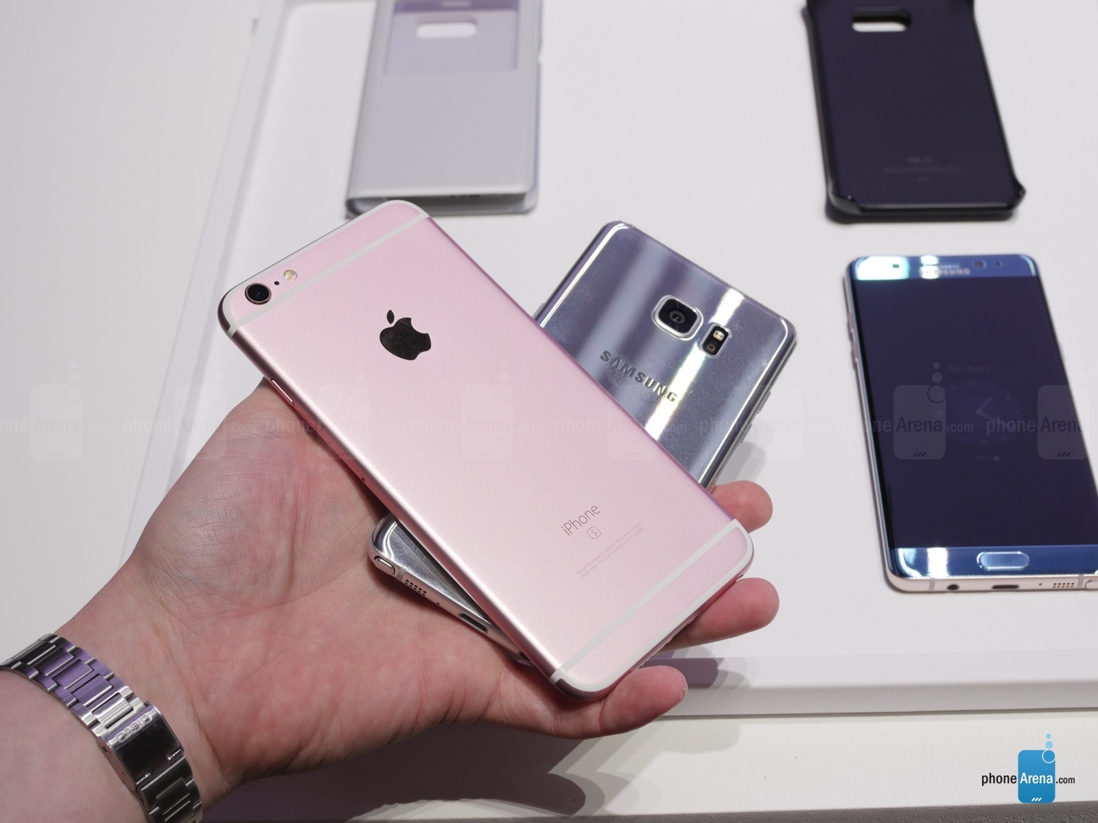 So sánh thiết kế Galaxy Note 7 với iPhone 6s Plus 9