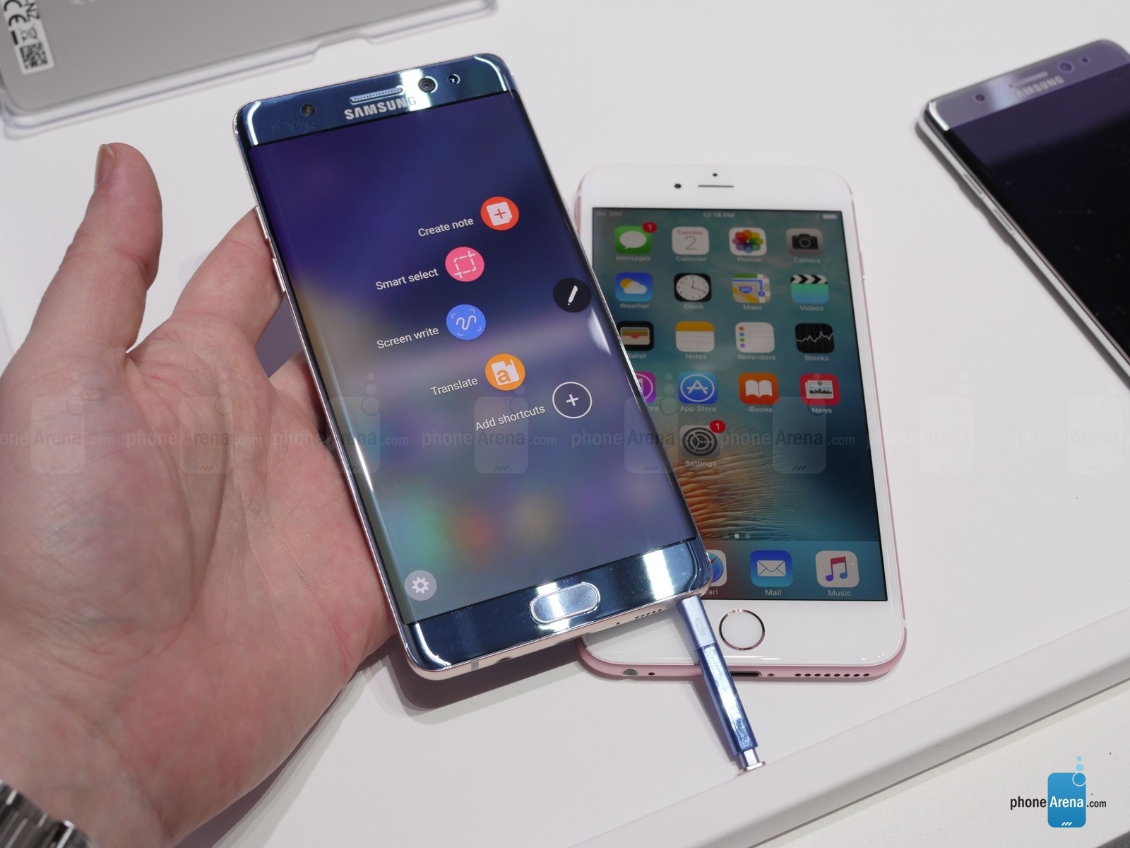 So sánh thiết kế Galaxy Note 7 với iPhone 6s Plus 10