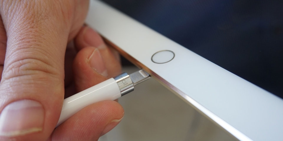 Với USB Type-C, iPad Pro 12,9 inch sạc nhanh hơn đến 64%