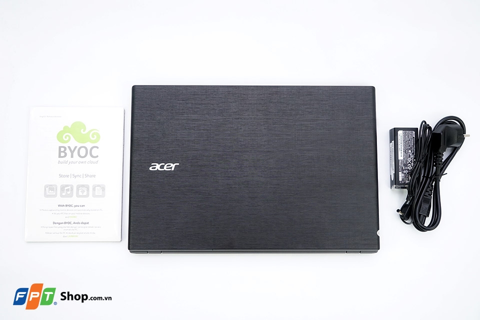 Trên tay laptop giá rẻ Acer E5-573-35X5