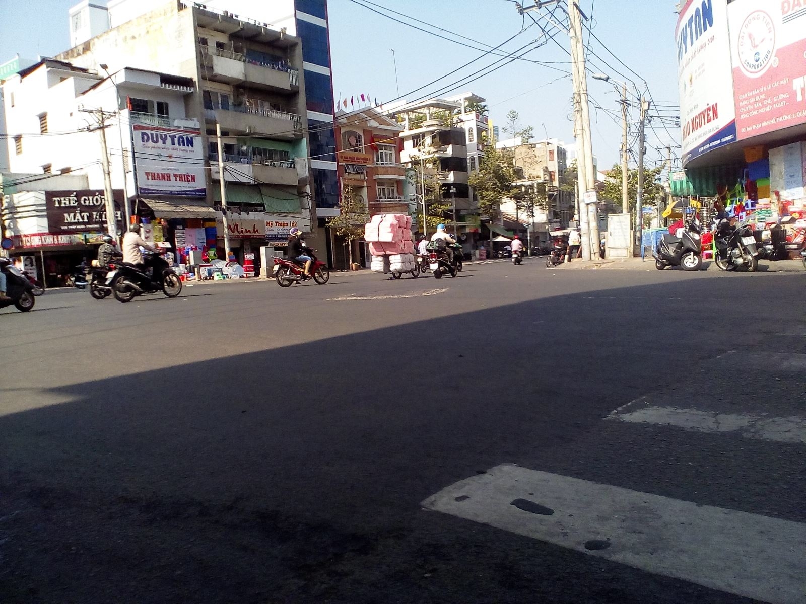 Đánh giá smartphone Philips V377