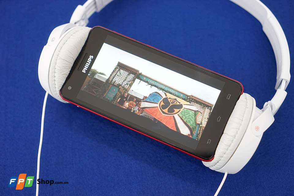 Đánh giá smartphone Philips V377