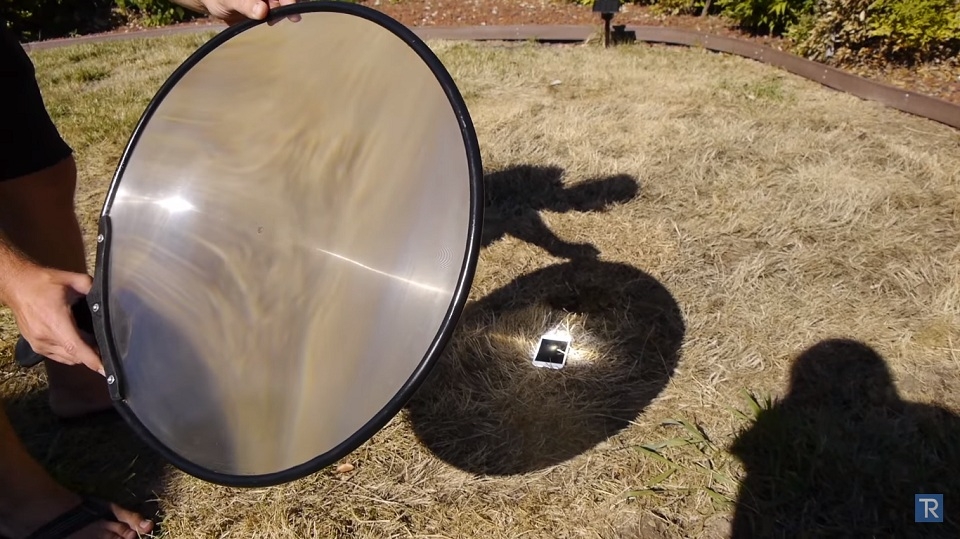 Đốt nóng iPhone 6s bằng kính lúp khổng lồ Đốt nóng iPhone 6s bằng kính lúp khổng lồ