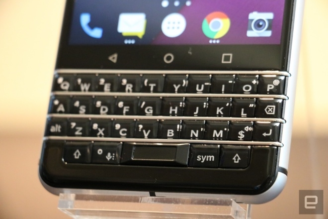 Cận cảnh BlackBerry Mercury do chính TCL thiết kế