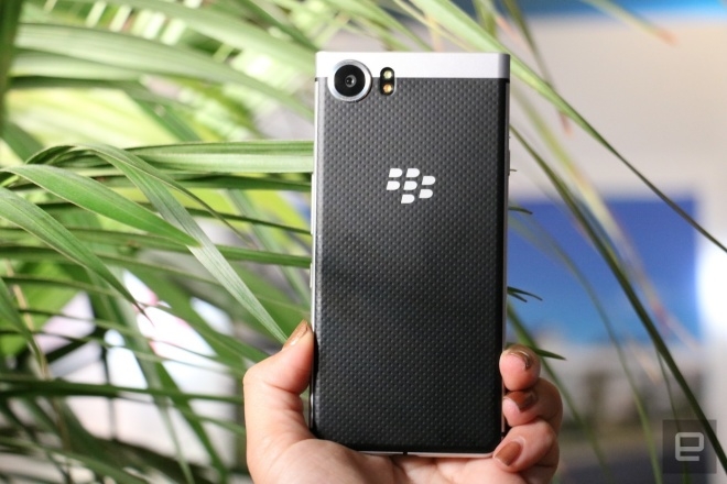 Cận cảnh BlackBerry Mercury do chính TCL thiết kế