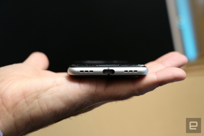 Cận cảnh BlackBerry Mercury do chính TCL thiết kế