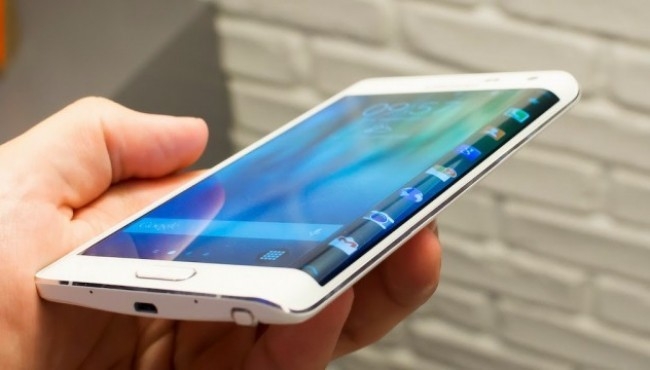Màn hình cong hay phẳng là xu hướng mới của smartphone ? Màn hình cong hay phẳng là xu hướng mới của smartphone ?