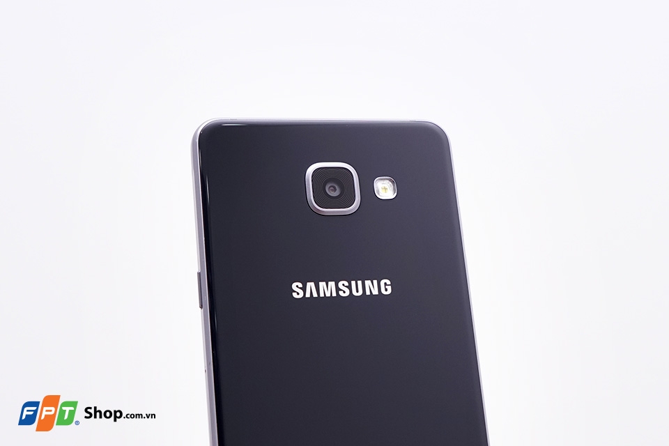 Nếu đã yêu thích thế hệ Galaxy A 2016, liệu người dùng có tiếp tục dành tình cảm cho người kế nhiệm?