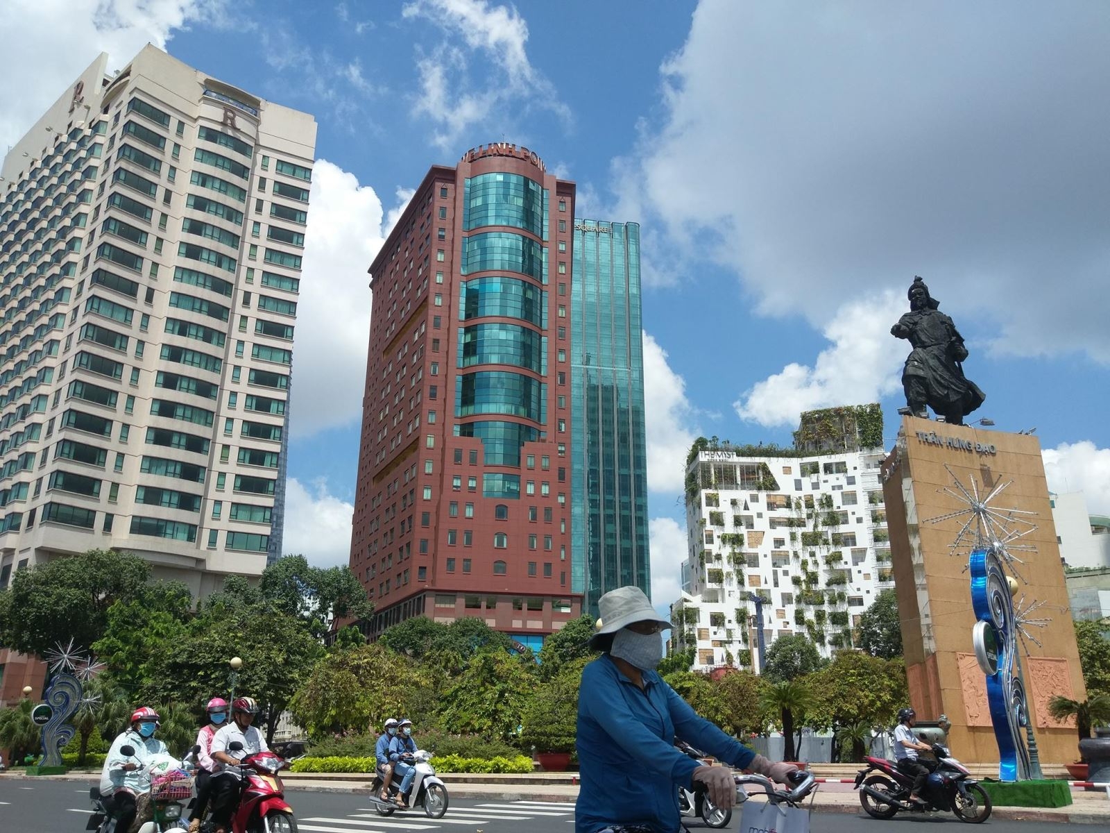 Vòng quanh Sài Gòn trải nghiệm nhanh camera HTC 10 EVO: Cameraphone ấn tượng nhất trong phân khúc 6 triệu đồng Vòng quanh Sài Gòn trải nghiệm nhanh camera HTC 10 EVO: Cameraphone ấn tượng nhất trong phân khúc 6 triệu đồng