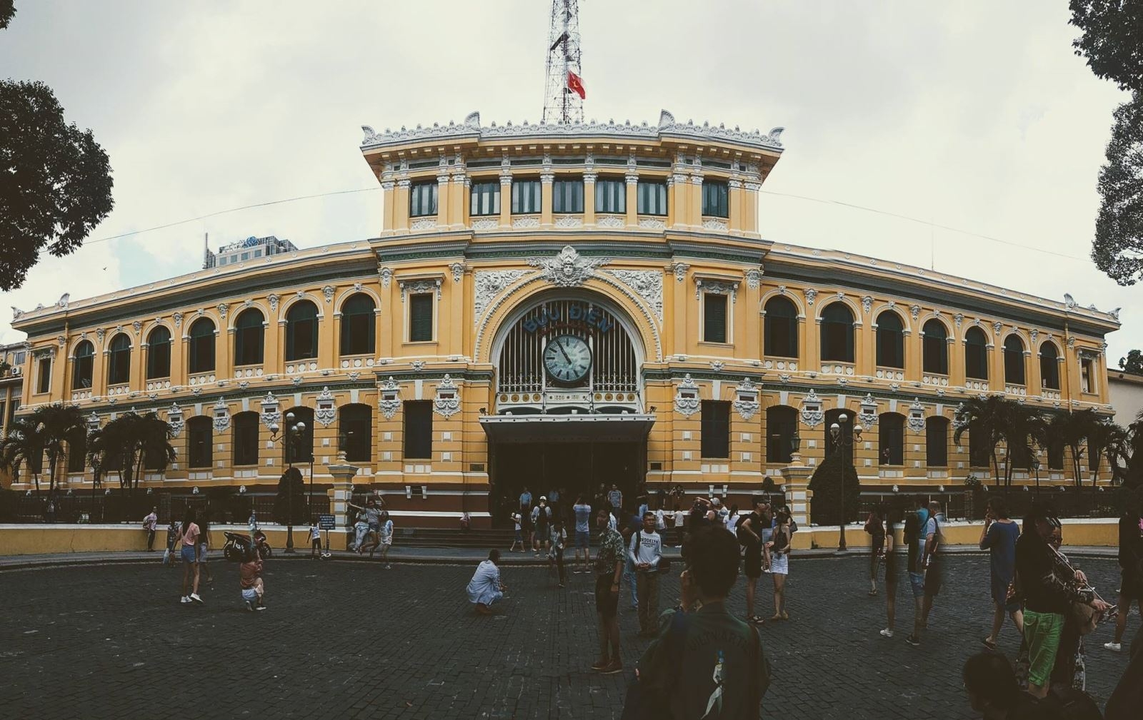 Vòng quanh Sài Gòn trải nghiệm nhanh camera HTC 10 EVO: Cameraphone ấn tượng nhất trong phân khúc 6 triệu đồng Vòng quanh Sài Gòn trải nghiệm nhanh camera HTC 10 EVO: Cameraphone ấn tượng nhất trong phân khúc 6 triệu đồng