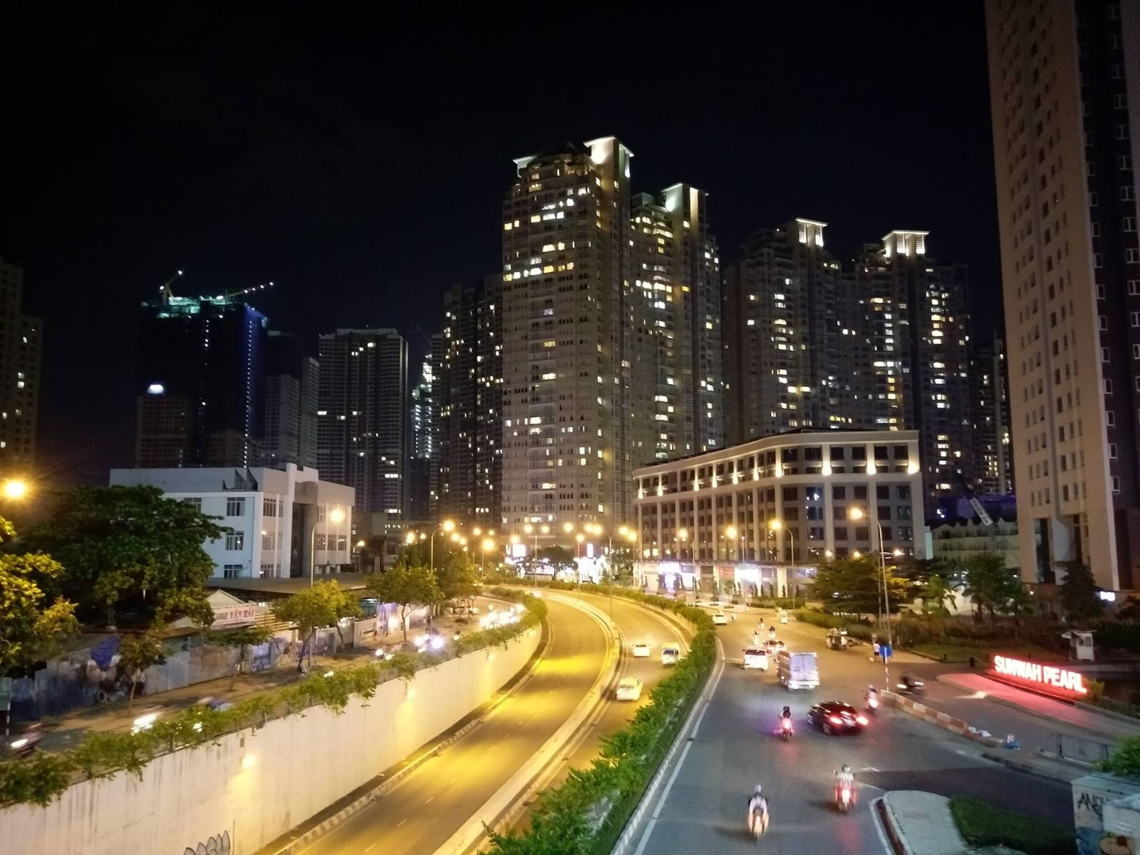 Vòng quanh Sài Gòn trải nghiệm nhanh camera HTC 10 EVO: Cameraphone ấn tượng nhất trong phân khúc 6 triệu đồng Vòng quanh Sài Gòn trải nghiệm nhanh camera HTC 10 EVO: Cameraphone ấn tượng nhất trong phân khúc 6 triệu đồng