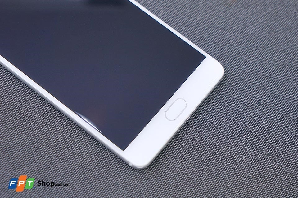 Những smartphone nổi bật ở tầm giá 6 triệu mùa Noel này