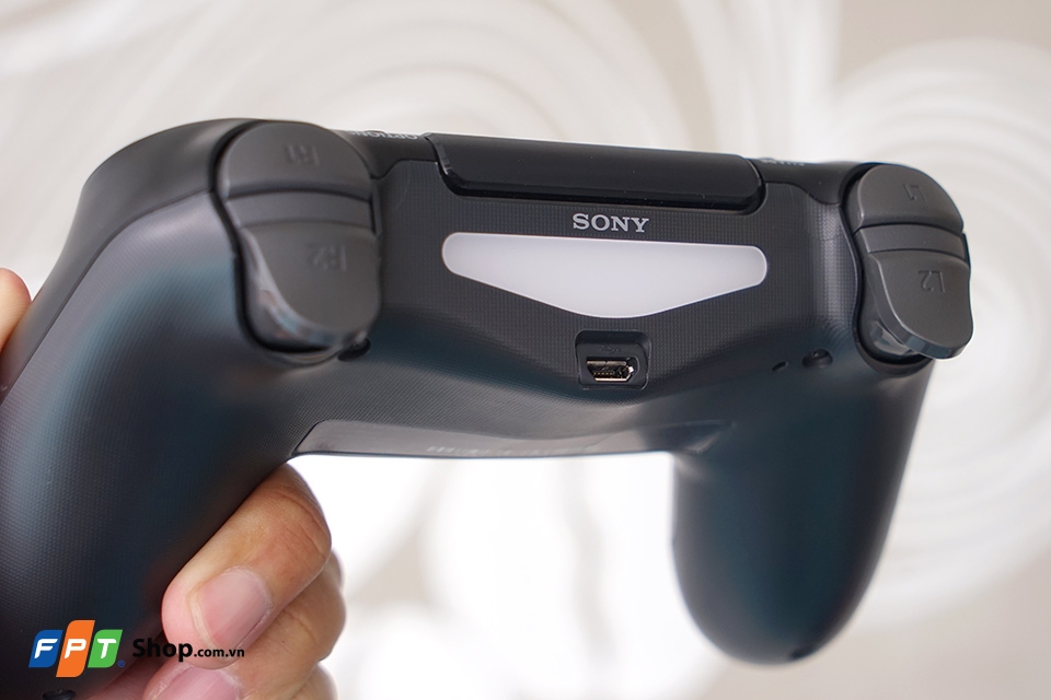 Đánh giá PS4 Slim: chiếc console đẹp và mạnh mẽ nhất của thế giới.
