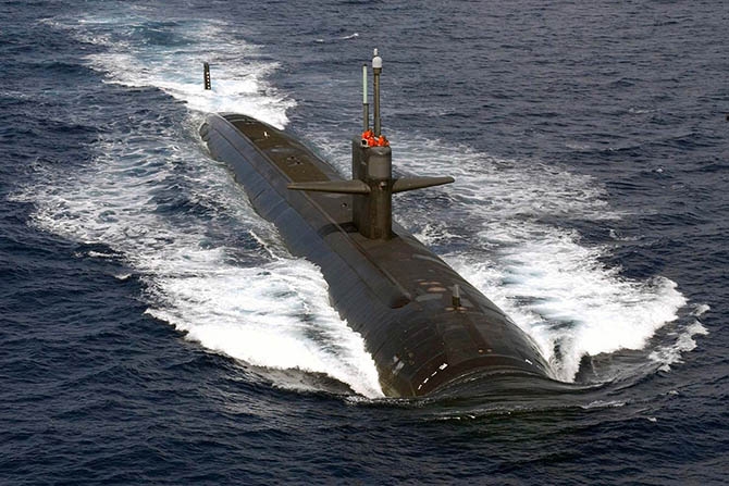 Khi ở trong một chiếc tàu ngầm, điện thoại di động có dùng được không ?