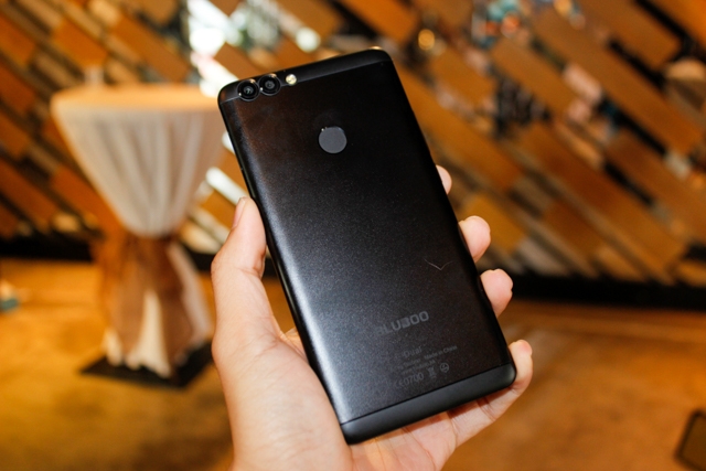 Smartphone tầm trung đổ bộ thị trường Viêt Nam với hình thức kinh doanh sáng tạo và mức giá không tưởng